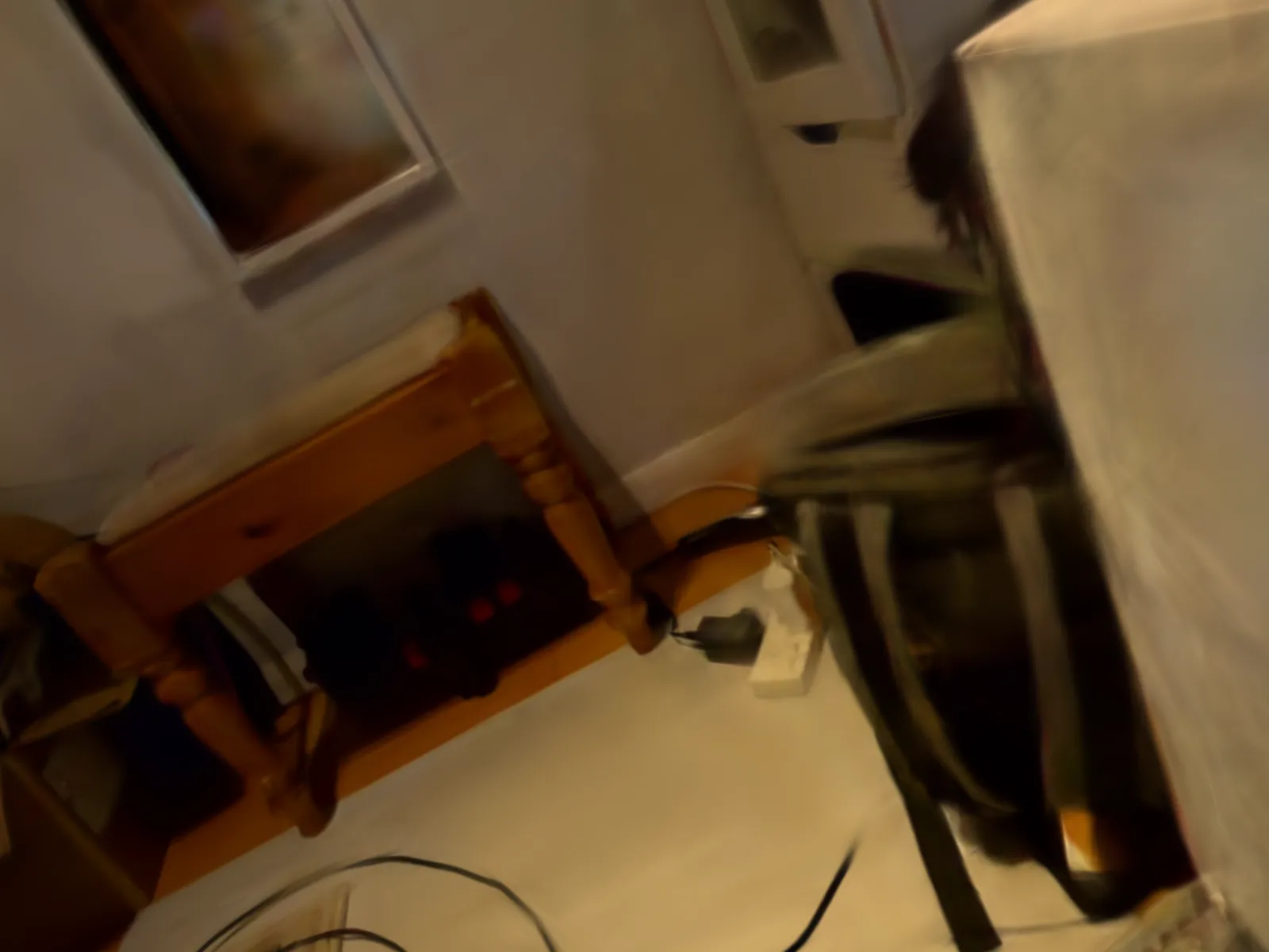Wooden bench, radiator and cables on a carpet, as seen by the headset camera and as rendered from the splat (Our splat)